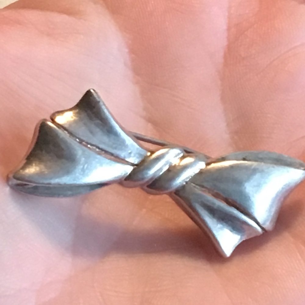Vintage simple Sterling? Silver Bow Brooch Pin